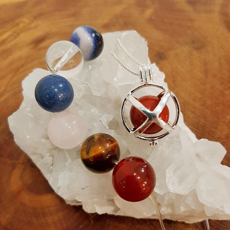 Colar Relicário Esferas Sete Chakras